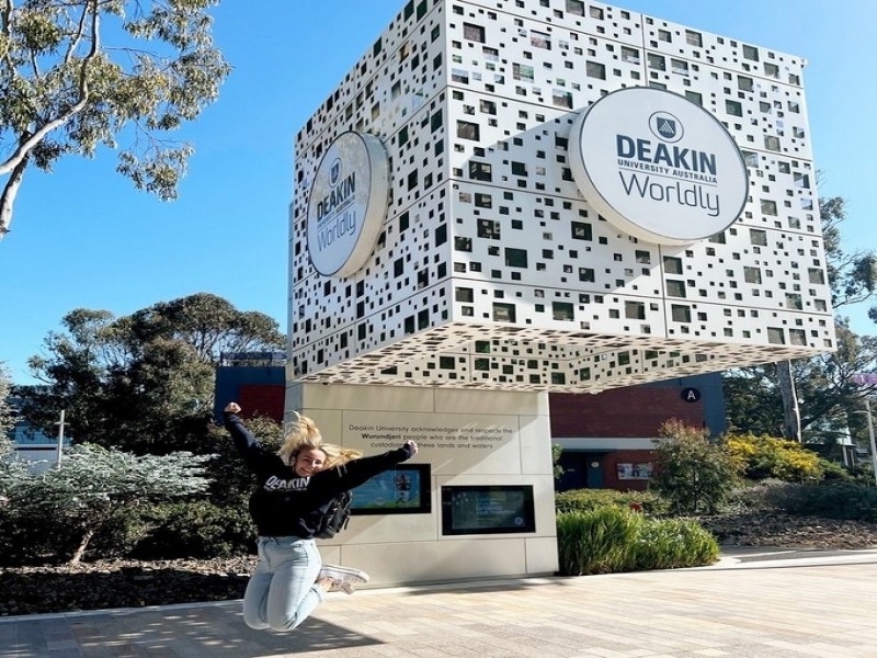Deakin-University-Melbourne-main